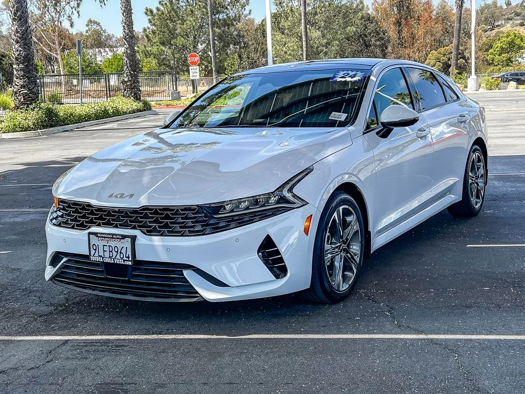Used 2024 White Kia EX image 3