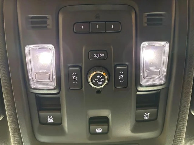 Used 2023  GMC AT4 image 23