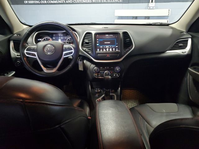 Used 2017 Gray Jeep Trailhawk image 10