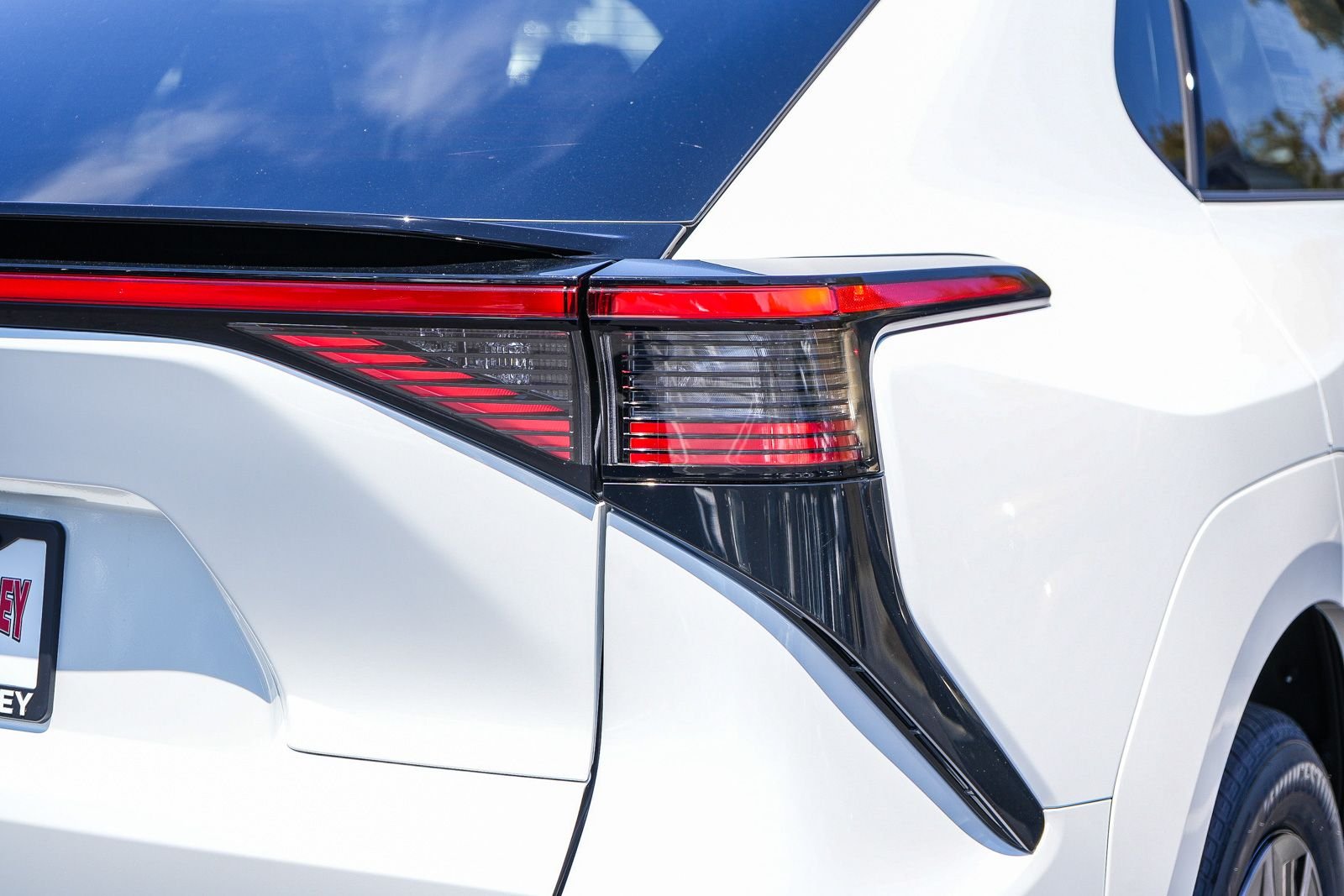 New 2026 Wind Chill Pearl <sup>1</sup> Toyota  XLE image 7