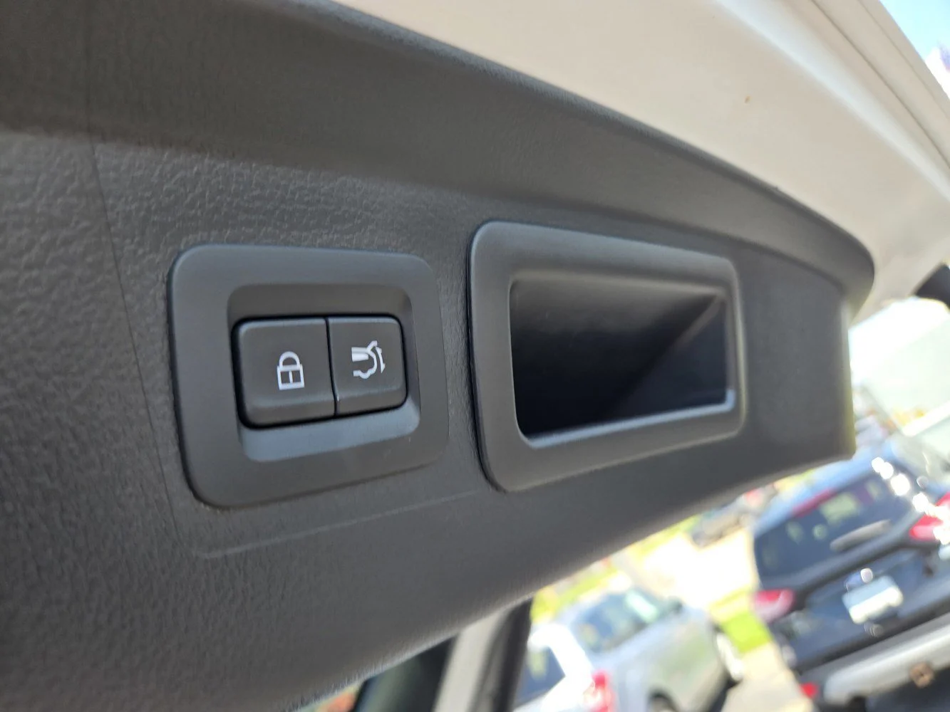 Used 2025 Wind Chill Pearl Mazda Premium Plus Package image 36