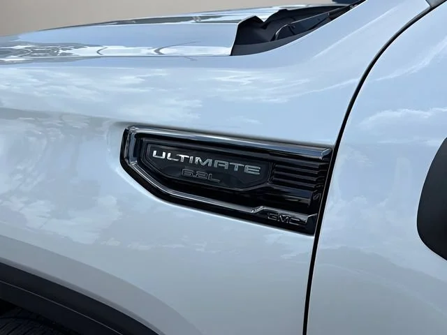 Used 2023 White Frost Tricoat GMC Denali Ultimate image 34