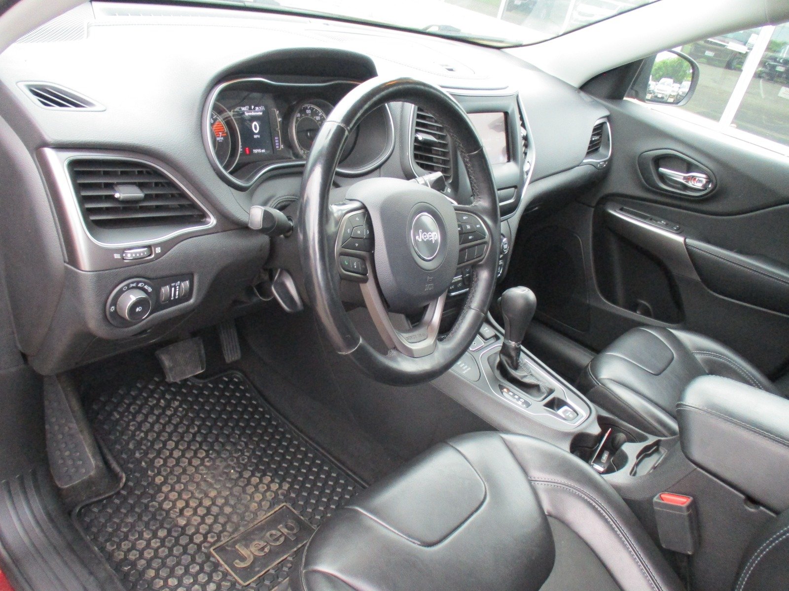 Used 2020 RED Jeep Latitude Plus image 12