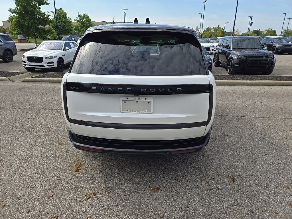 Used 2024 Icy White SV Bespoke Special Effect Gloss Land Rover Autobiography image 6