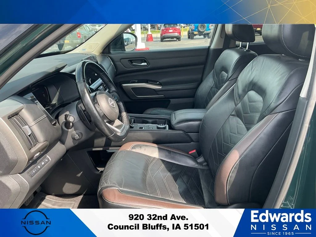 Used 2022 Black Nissan Platinum image 28