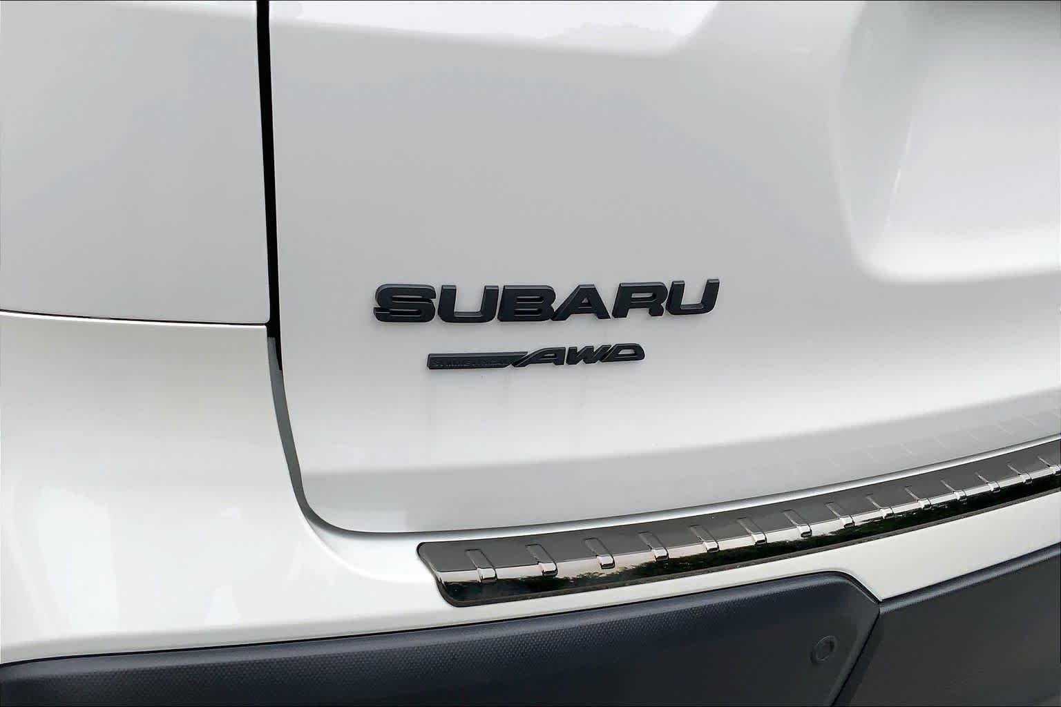 Used 2025 Crystal White Pearl Subaru Onyx Edition Touring image 30