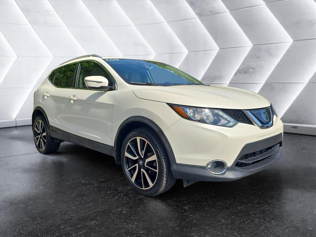 Used 2019 White Nissan SL image 7