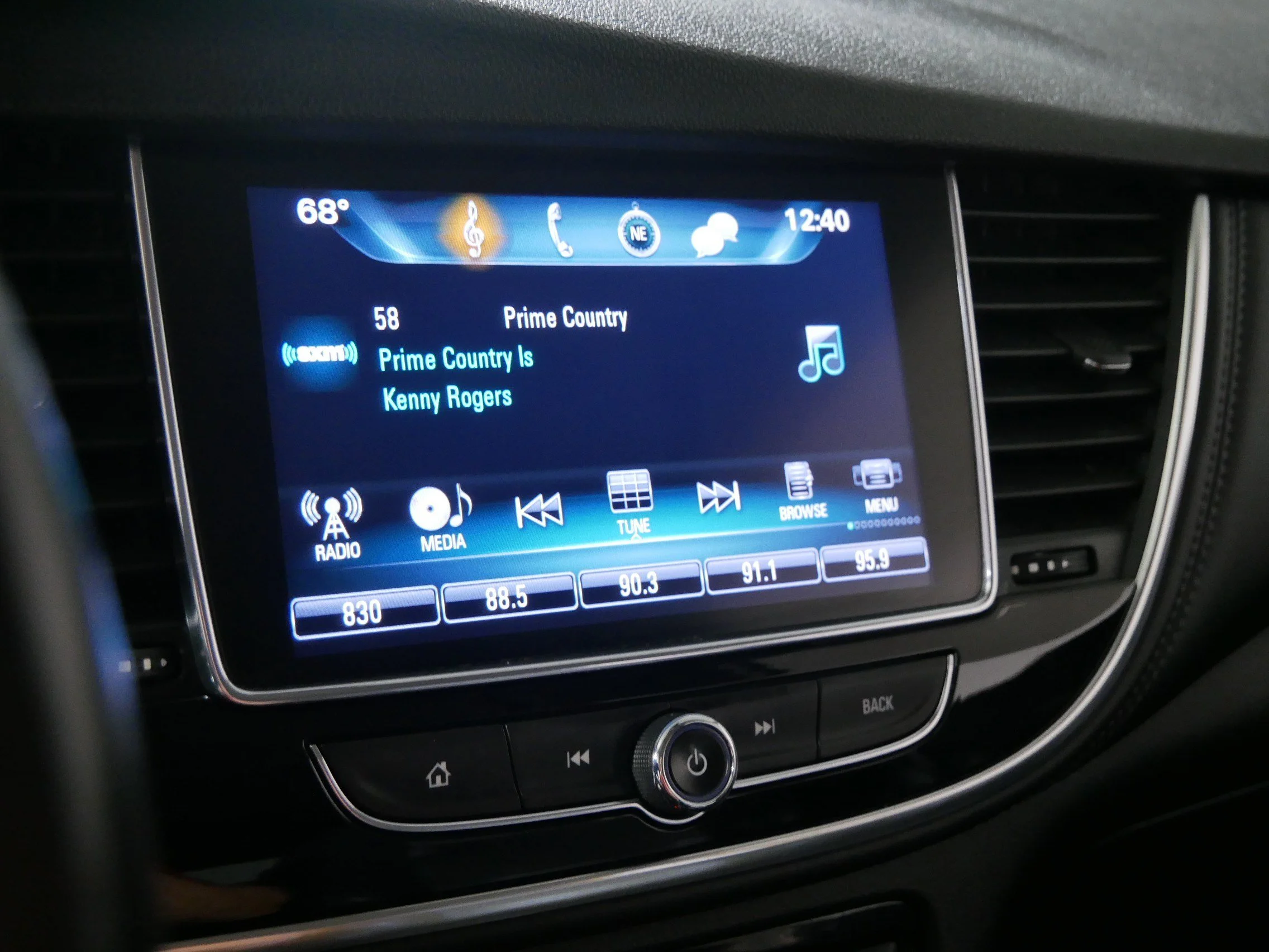 Used 2018 Ebony Twilight Metallic Buick Essence image 22