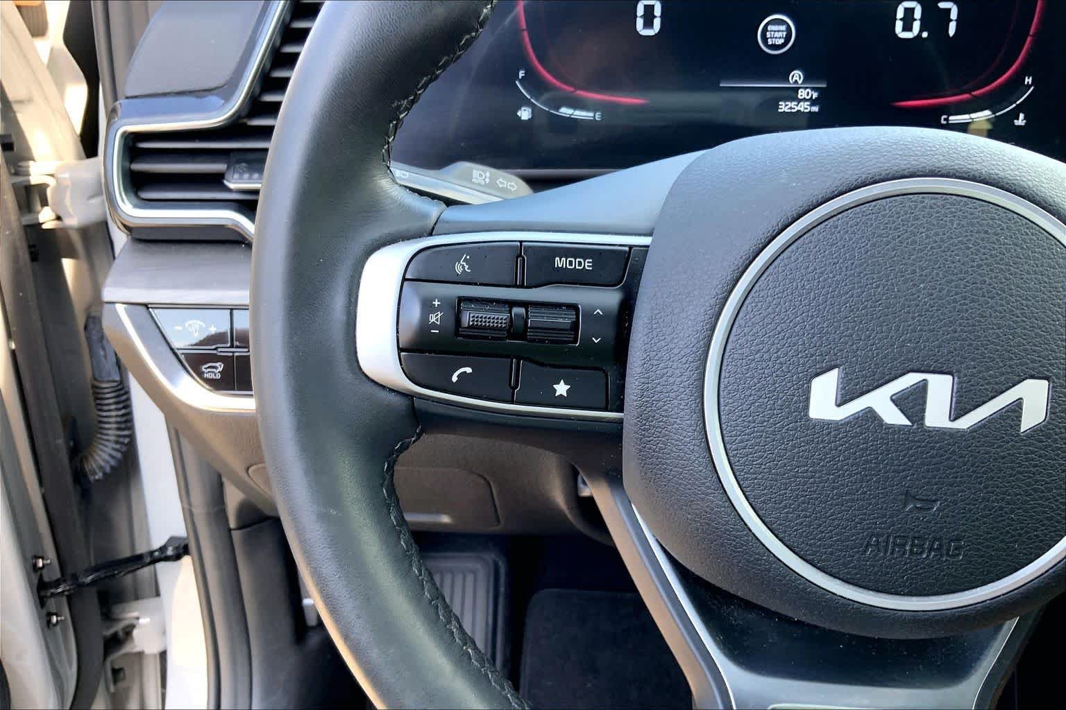 Used 2025 Wolf Gray Kia X-Line image 23