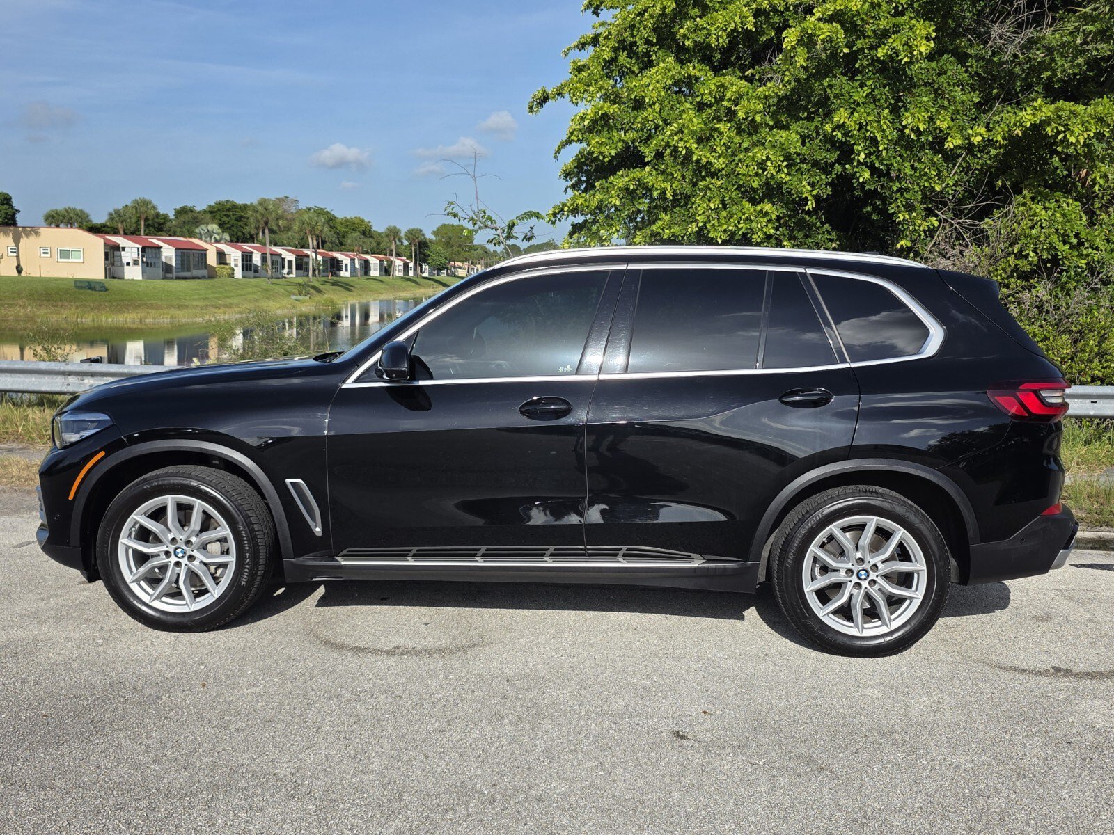 Used 2023 Jet Black BMW xDrive40i image 7
