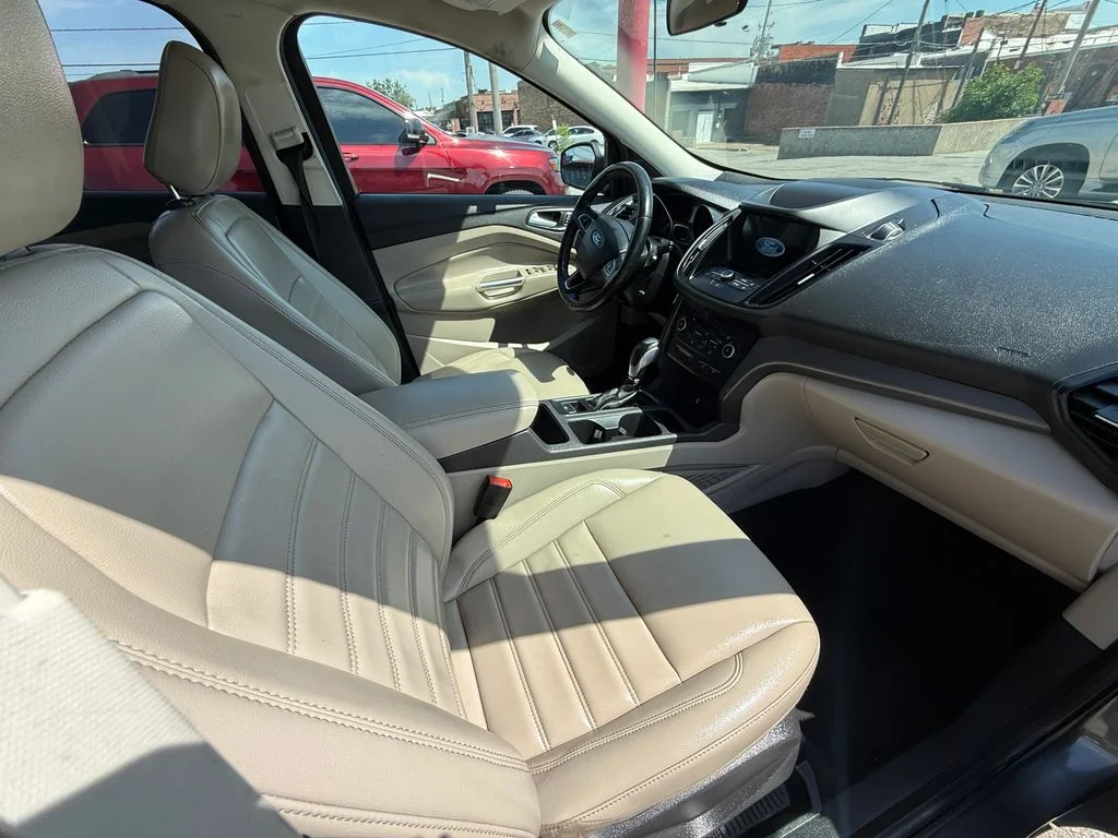 Used 2019 Gray Ford SEL image 11