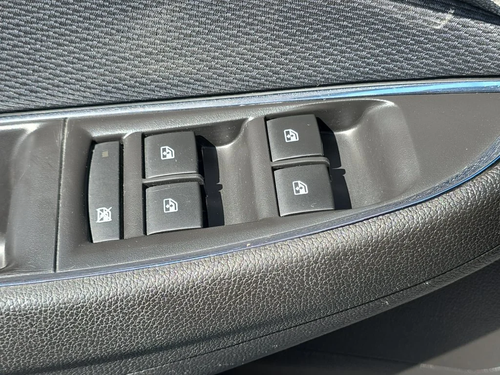 Used 2019 SUMMIT WHITE Chevrolet LT image 29