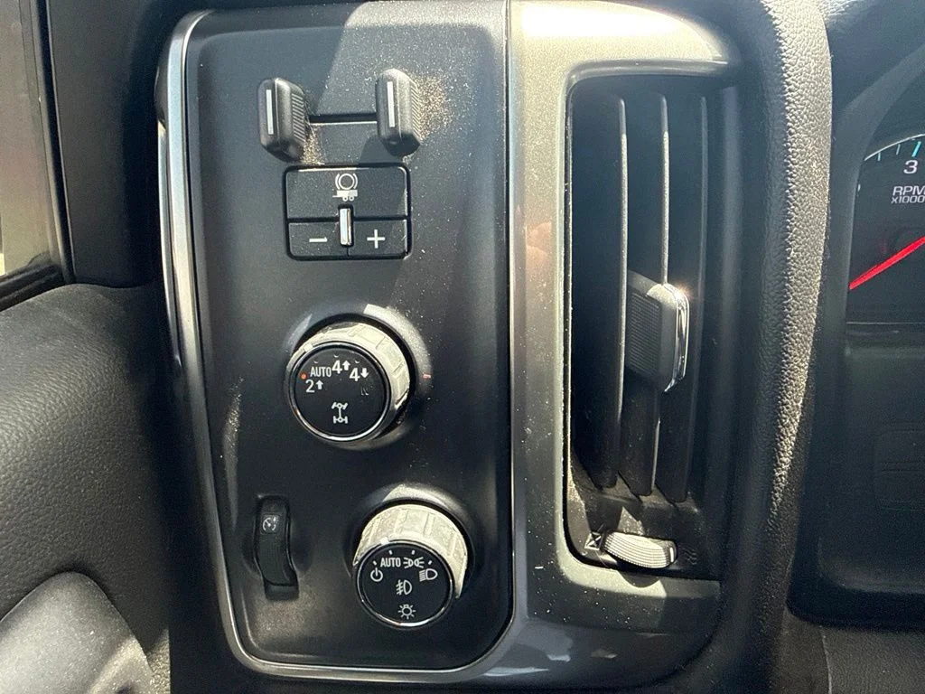 Used 2018 Black Chevrolet LT image 15