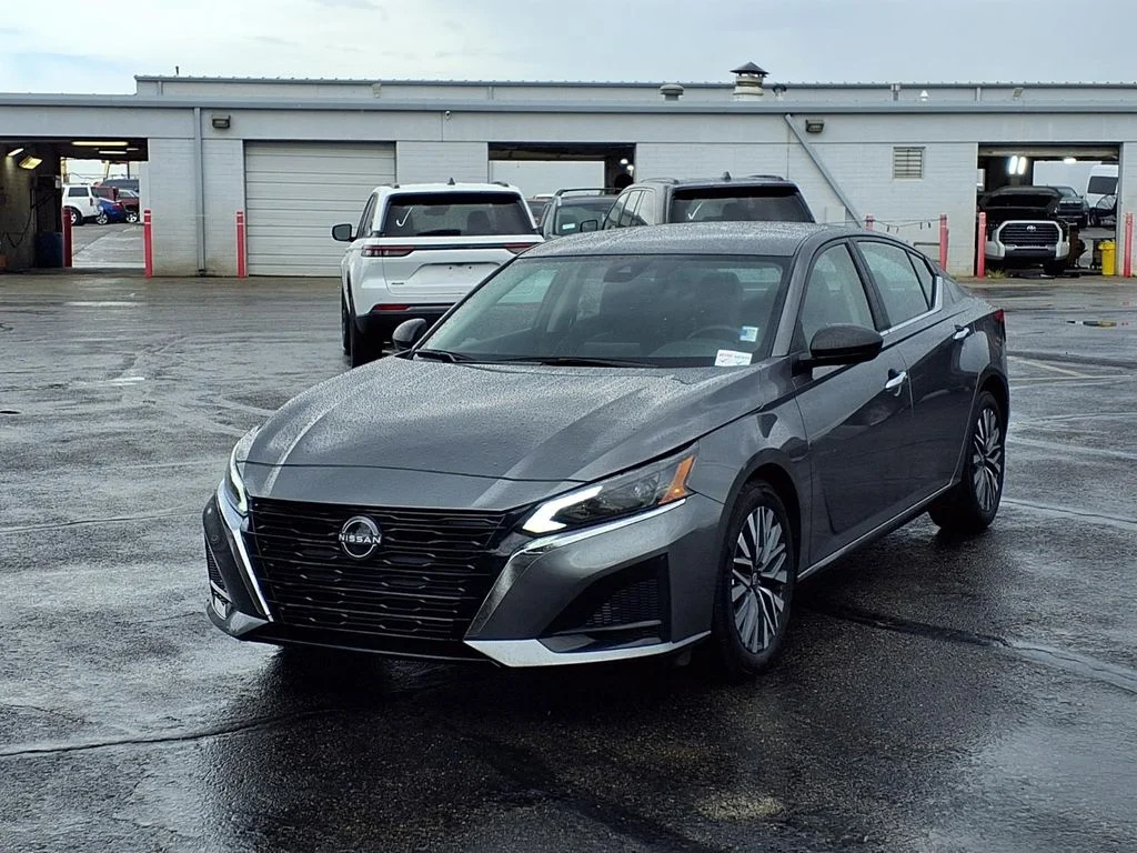 Used 2025 Nissan Altima SV with VIN 1N4BL4DV5SN318852 for sale in Kansas City