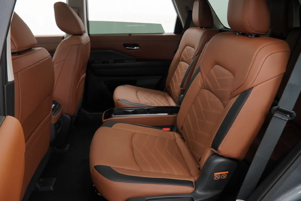 Used 2024 Gray Nissan Platinum image 22