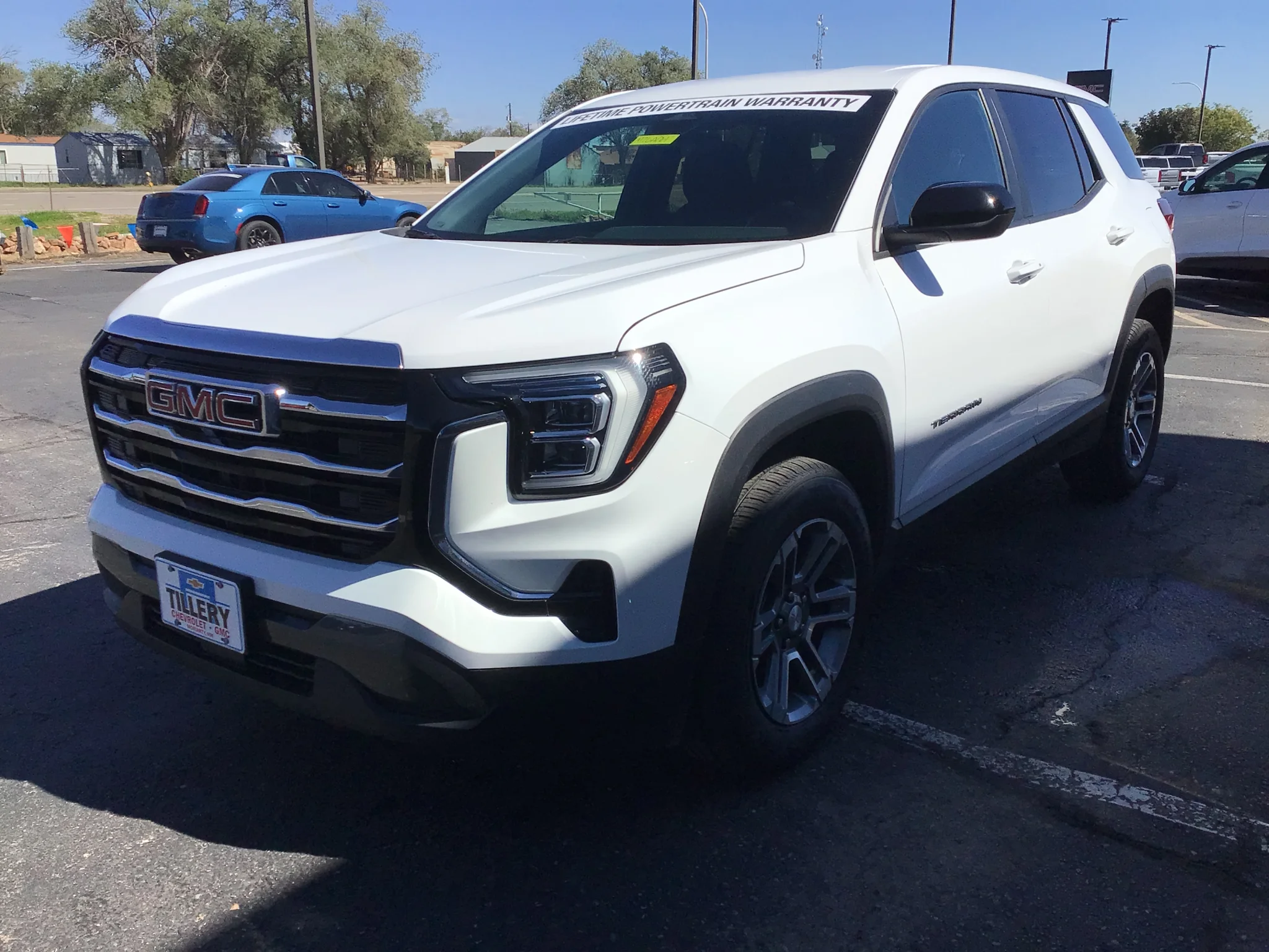 Used 2025 Summit White GMC Elevation image 3
