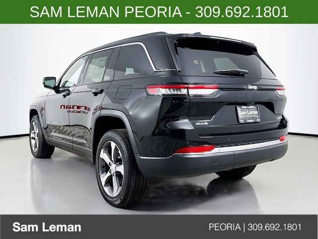 New 2025 Diamond Black Crystal Pearl-Coat Exterior Paint Jeep Limited image 5