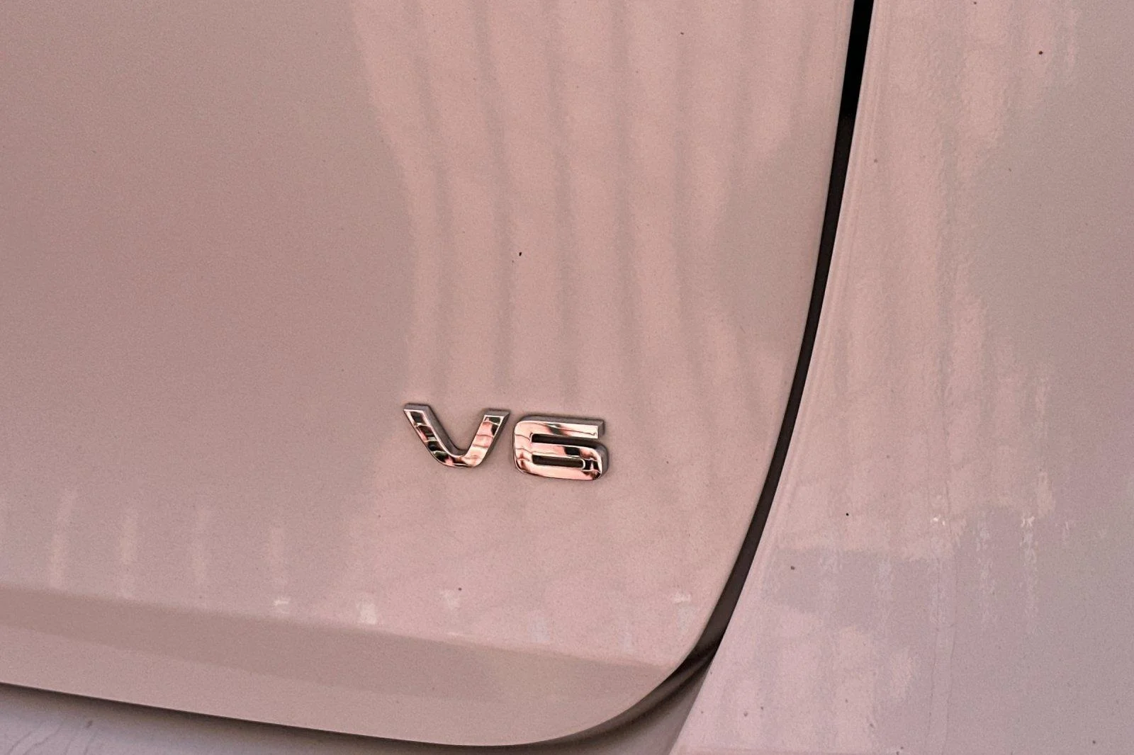 Used 2019 Snow White Pearl Kia LX V6 image 6