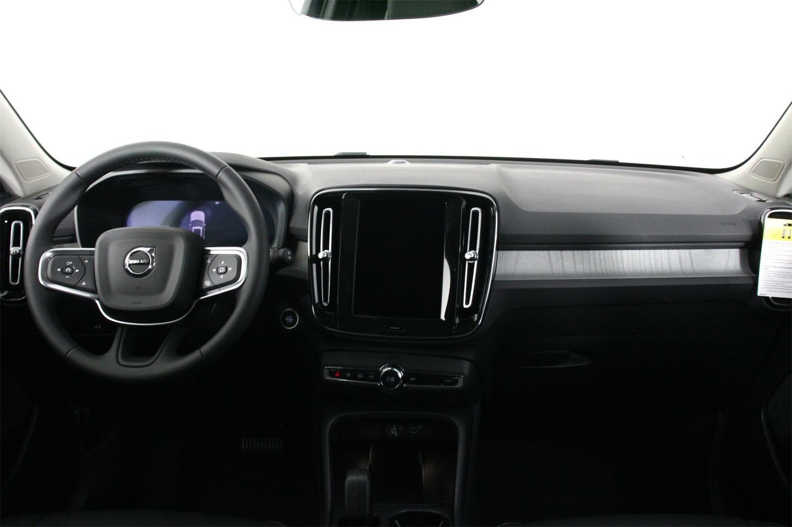 2026 Volvo XC40 Core photo 4