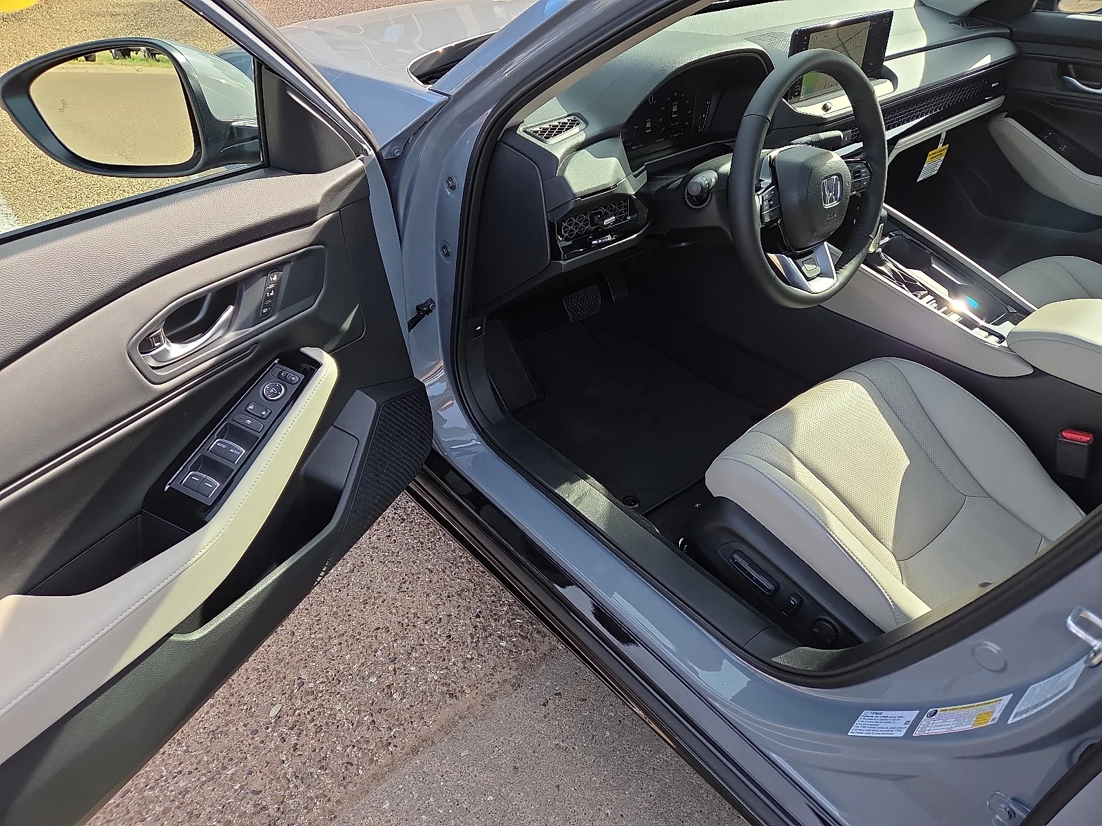New 2026 Urban Gray Pearl Honda Touring Hybrid image 10