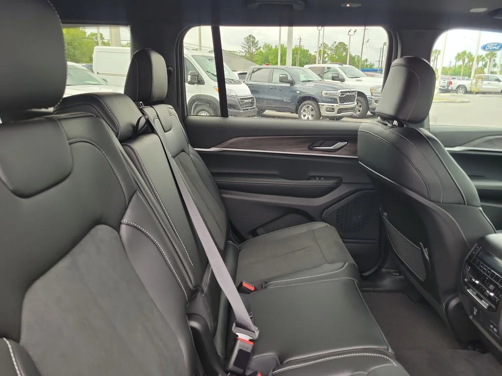 New 2026 Bright White Clearcoat Jeep Altitude image 30