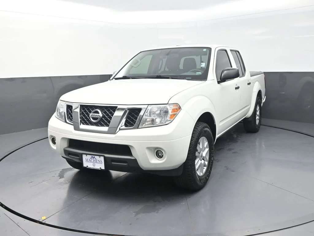 Used 2017 White Nissan SV image 4