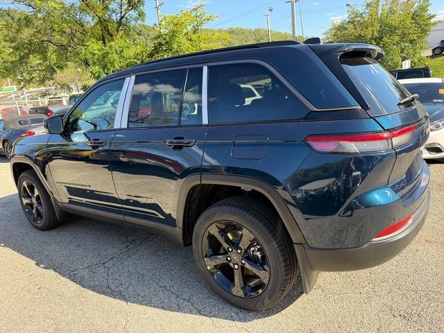 New 2027 Fathom Blue Pearl-Coat Paint Jeep Limited image 3