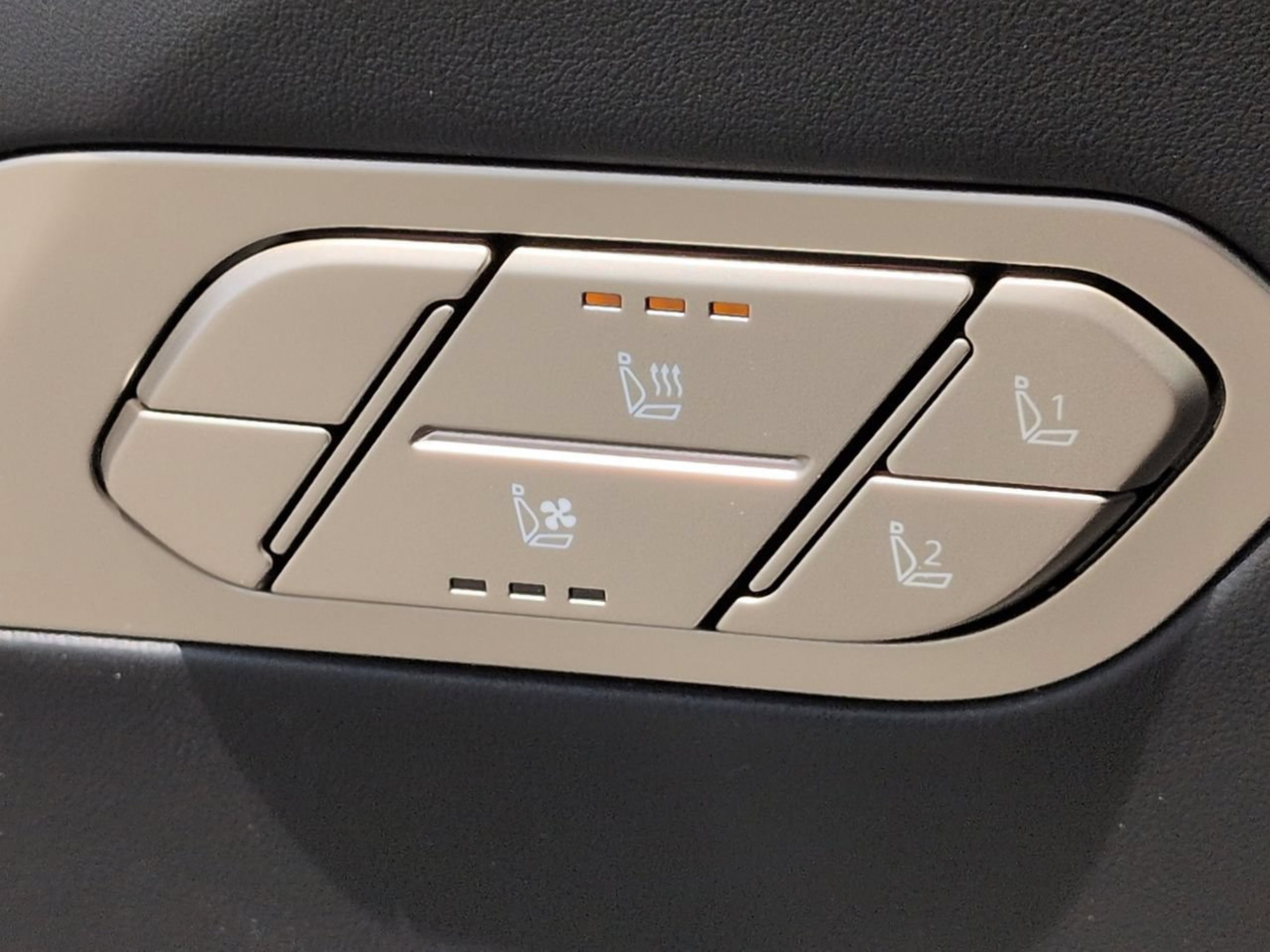 New 2027 Glacial White Pearl Kia SX image 30