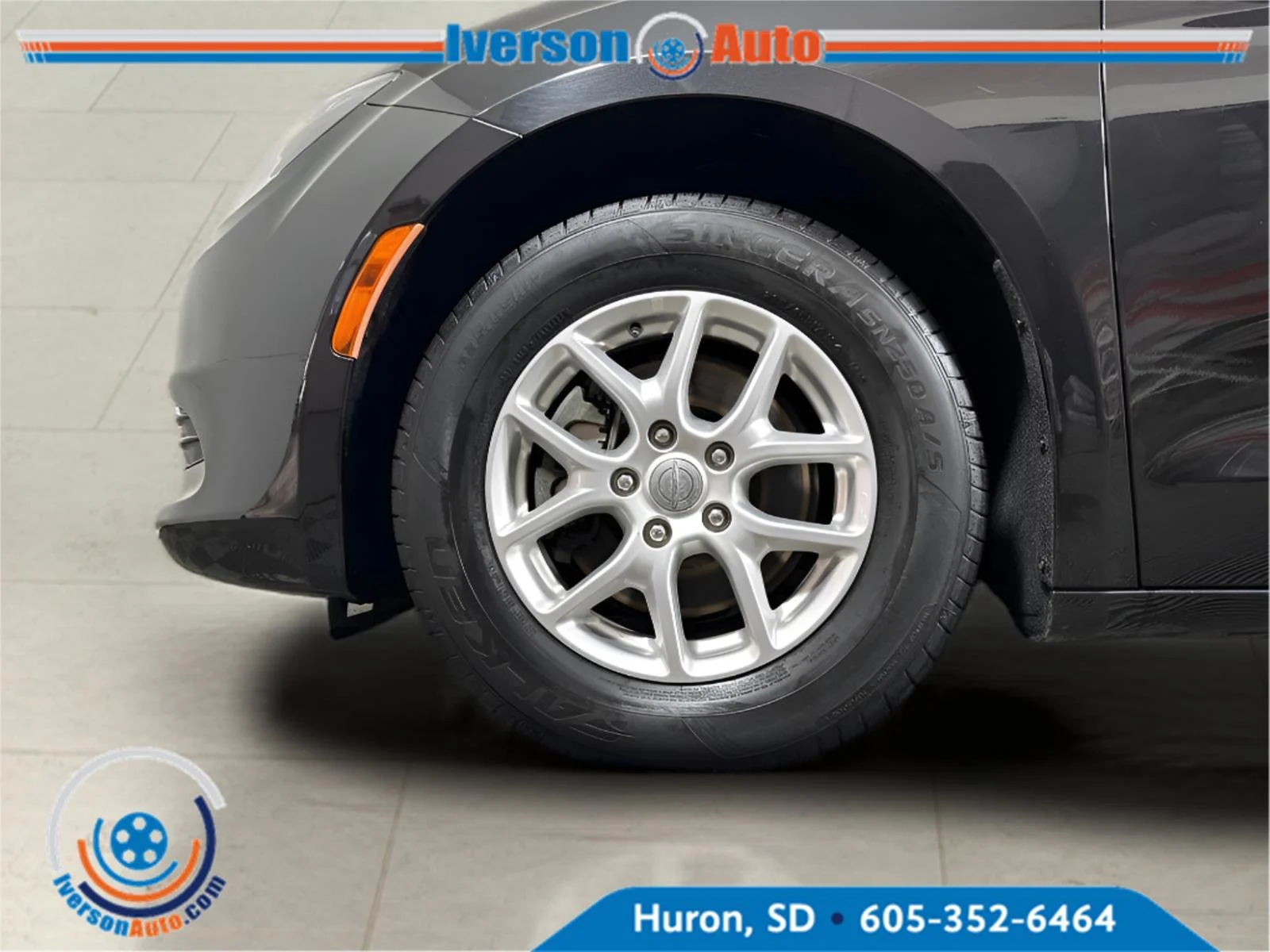 Used 2020 Brilliant Black Crystal Pearlcoat Chrysler LXI image 8