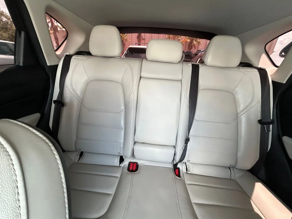 Used 2021 White Mazda Grand Touring image 19