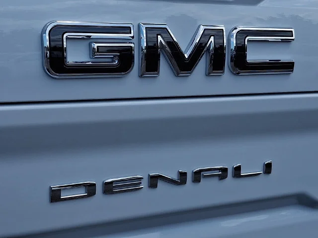 New 2026 Glacier White Tricoat GMC Denali Ultimate image 25