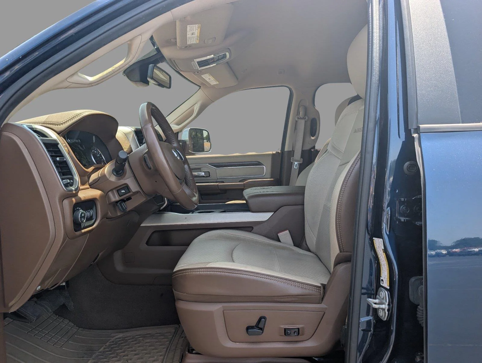 Used 2020 Patriot Blue Pearlcoat Ram Laramie image 15