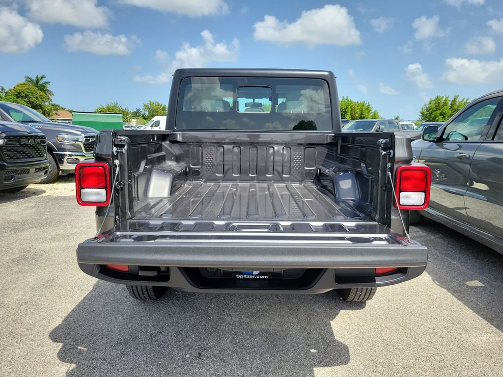 New 2026 Granite Crystal Metallic Clearcoat Jeep Sport image 7