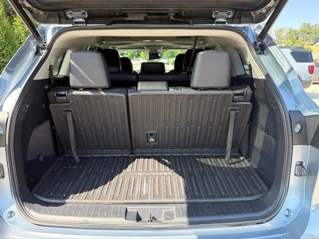 Used 2021  Toyota XLE image 12