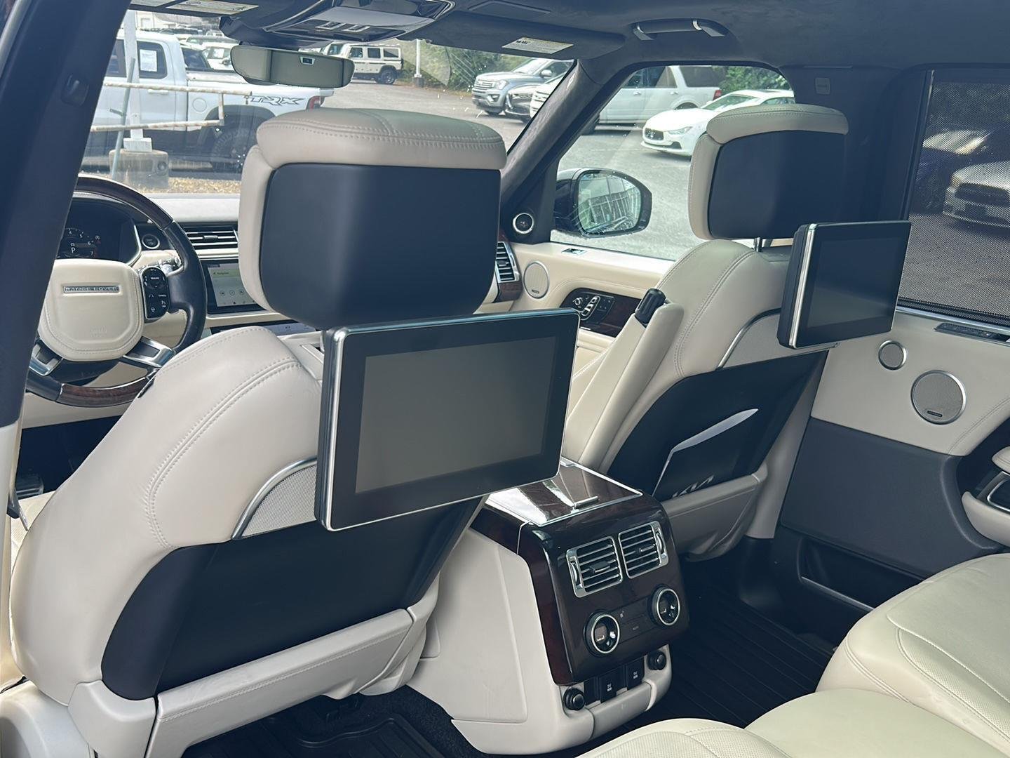 Used 2020 Santorini Black Metallic Land Rover Autobiography image 19