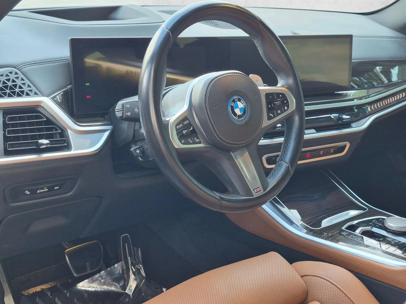 Used 2024 Alpine White BMW xDrive50e image 10