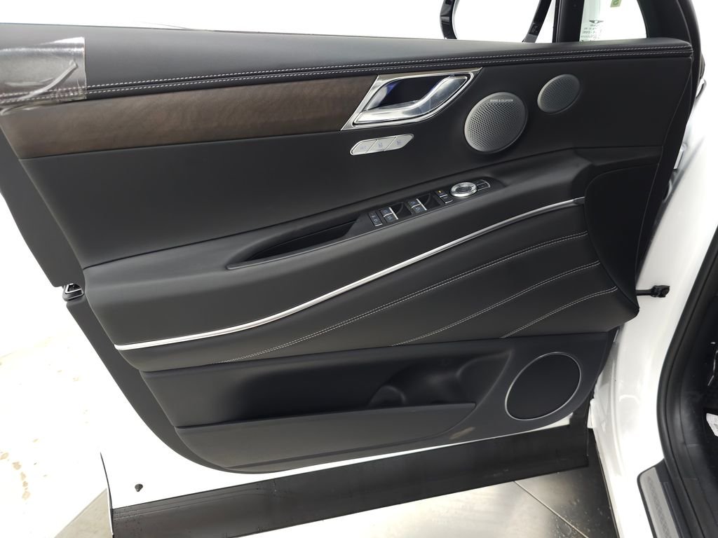 New 2026 White Genesis 2.5T Prestige image 10