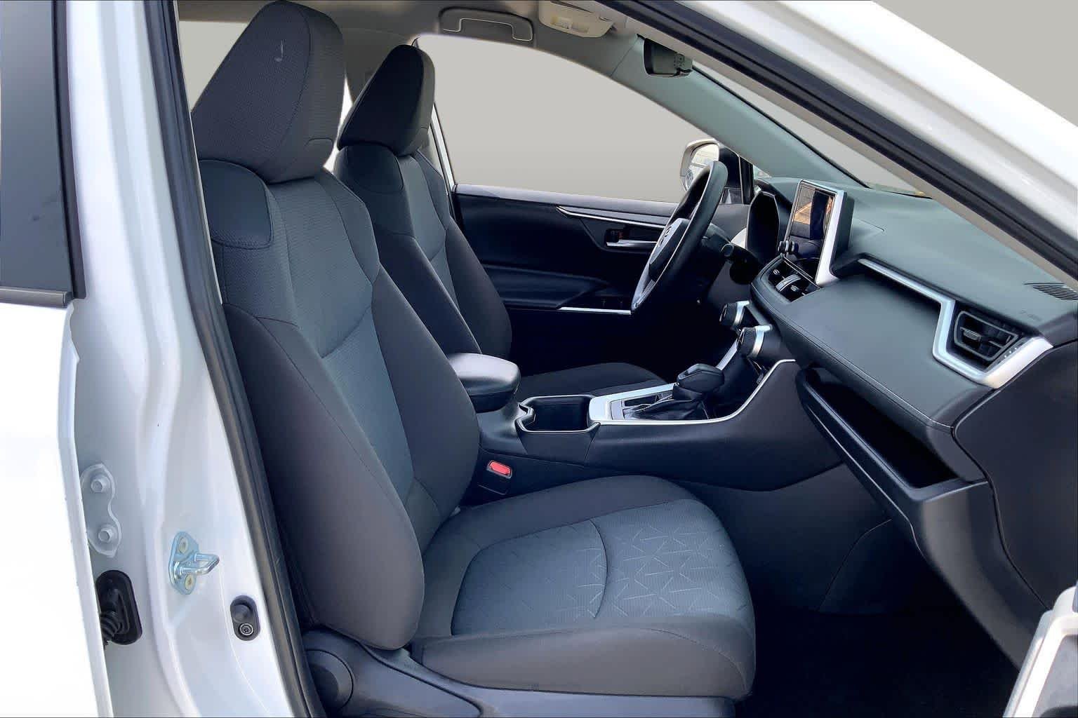 Used 2025 Ice Cap Toyota XLE image 9