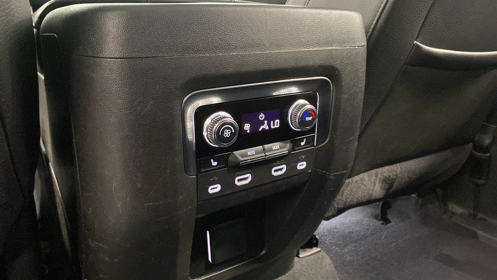 Used 2021 Onyx Black GMC Denali image 33