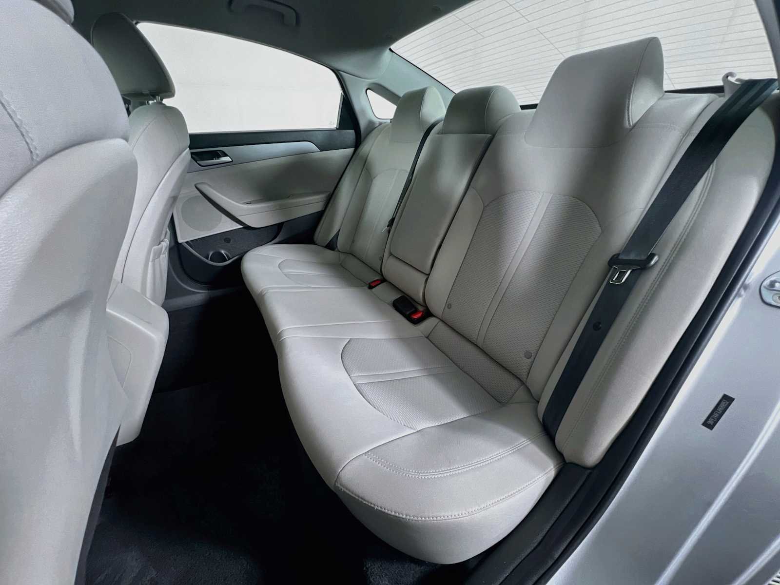 Used 2018 Symphony Silver Hyundai SE image 23