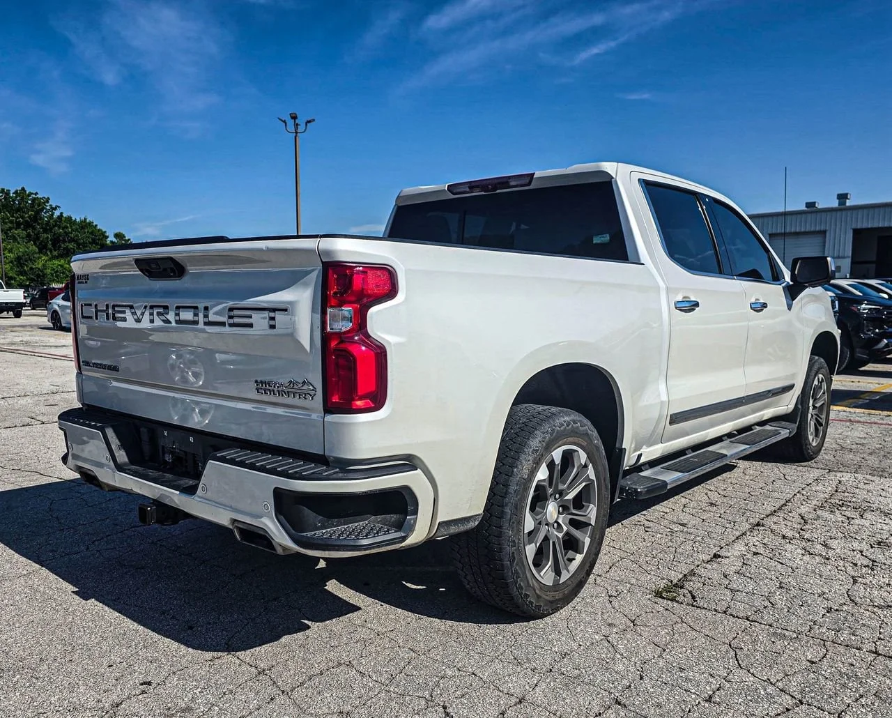 Used 2022 Iridescent Pearl Tricoat Chevrolet High Country image 5