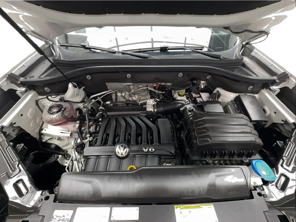 Used 2021 White Volkswagen 3.6L V6 SE w/Technology image 19