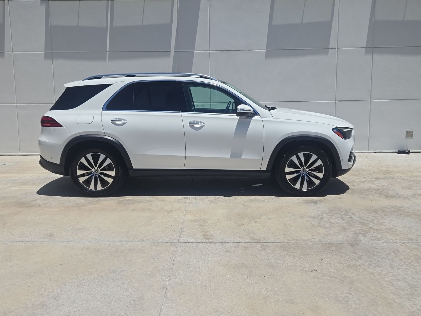 Certified Used 2025 White Mercedes-Benz GLE 350 image 2