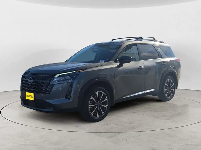 2026 Nissan Pathfinder Platinum 4WD's photo