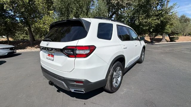 New 2026 Platinum White Pearl Honda AWD EX-L image 4