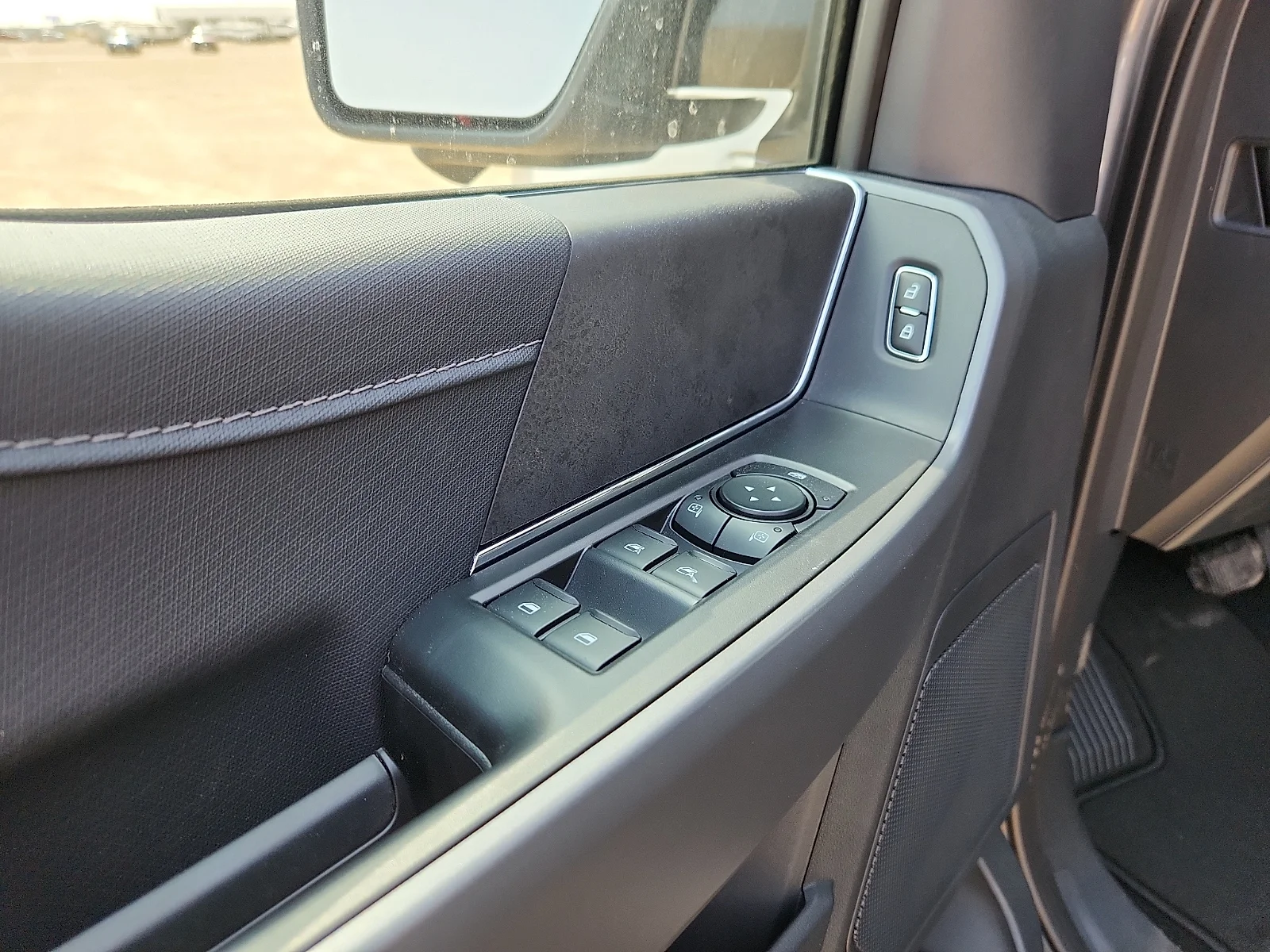 New 2026 Carbonized Gray Metallic Ford XLT image 15