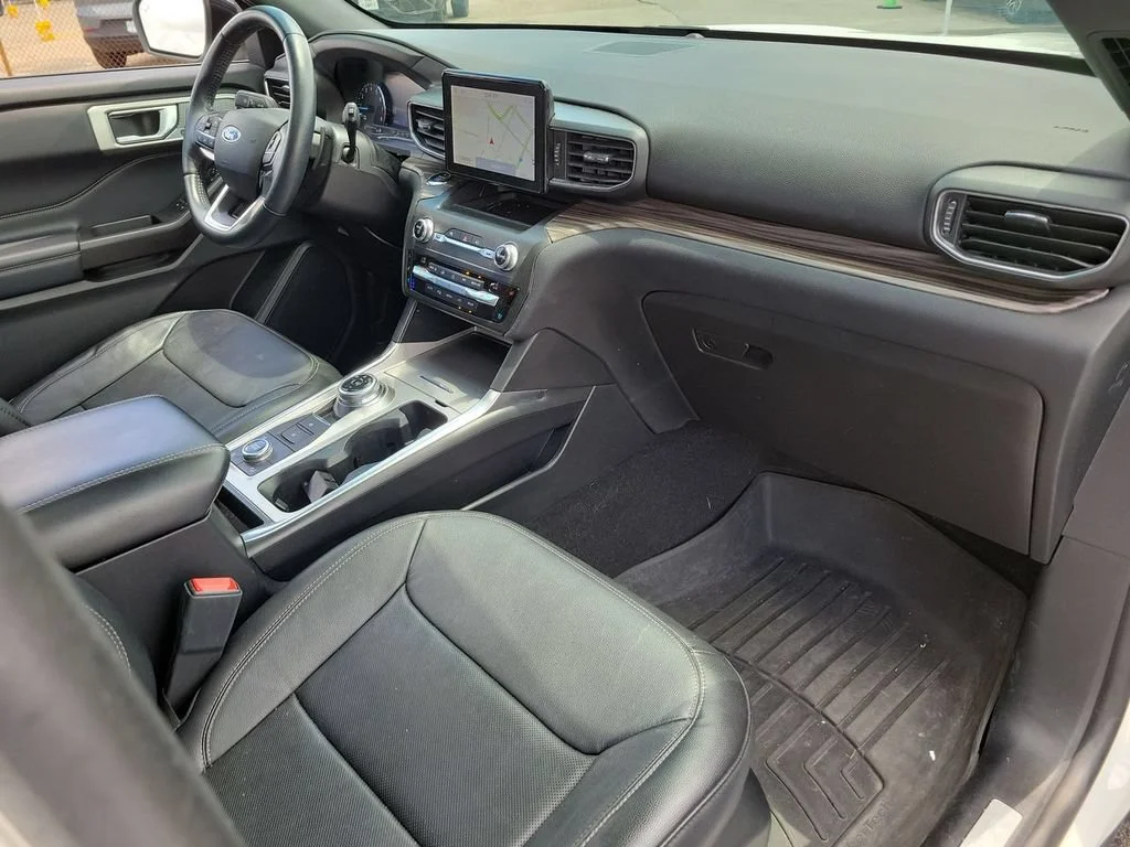 Used 2020 White Ford Limited image 30