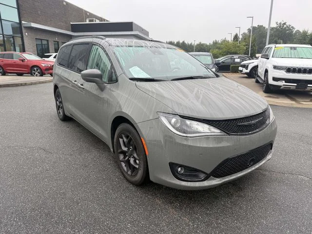 Used 2020 White Chrysler Touring L image 3