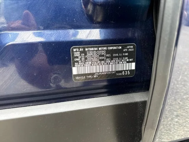Used 2023 Cosmic Blue Metallic Mitsubishi SE image 21