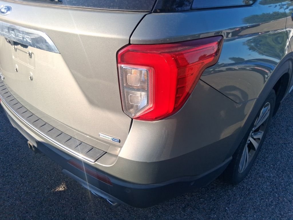 Used 2020 Green Ford Platinum image 9
